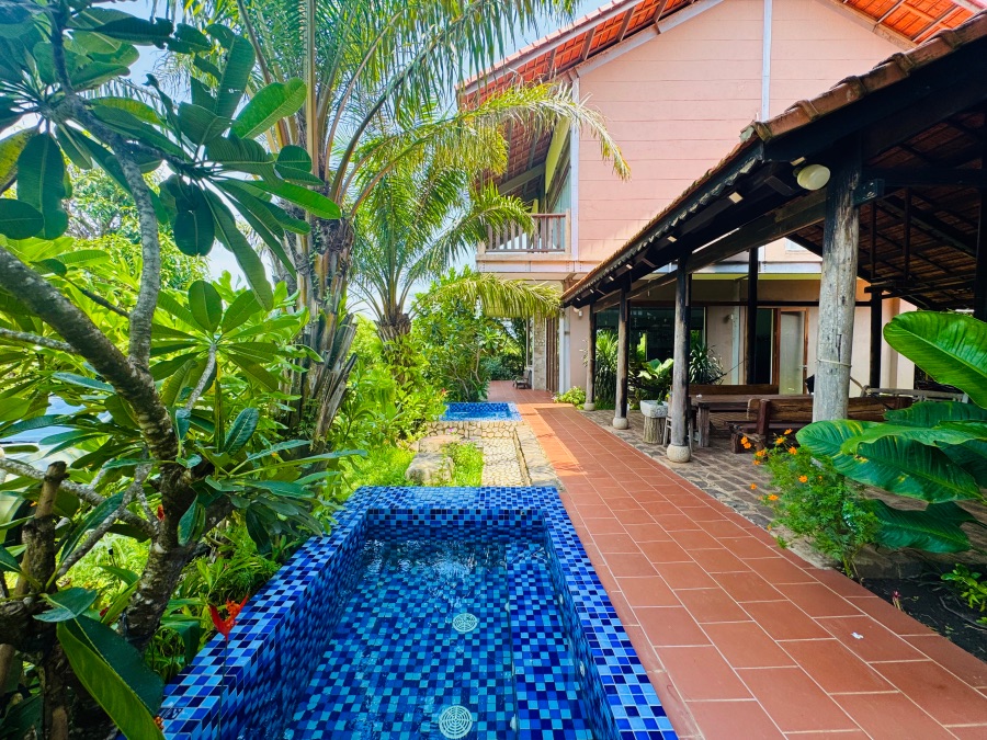 Kinh Nghiệm Thuê Villa Hồ Tràm: Bí Kíp Vui Chơi Không Lo “Tiền Mất Tật Mang”
