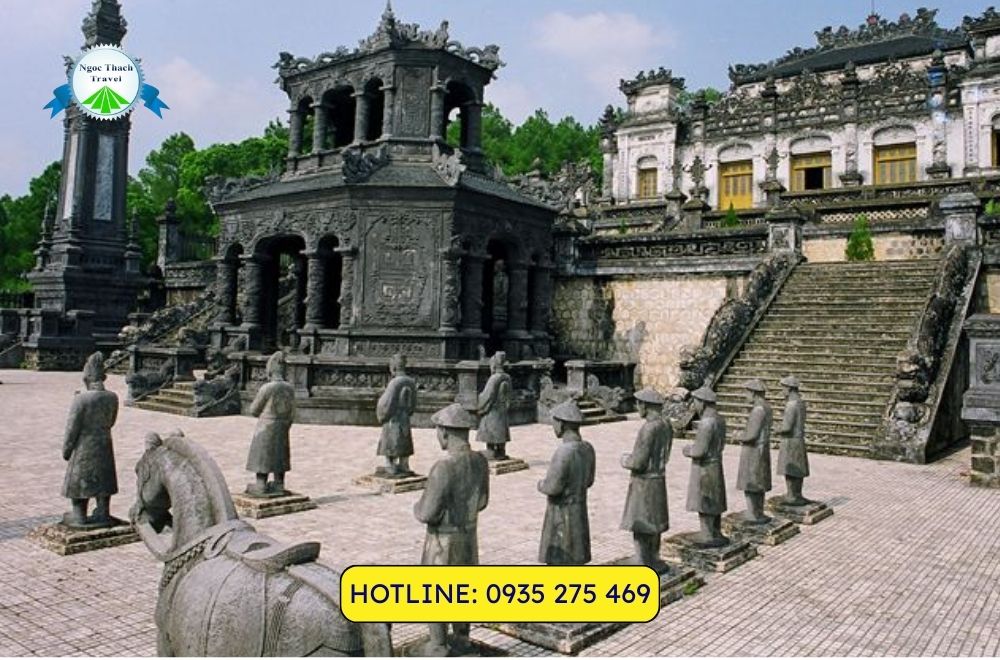 Khám phá Lăng Khải Định