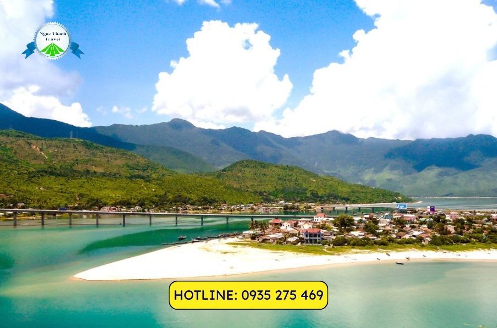 Bãi biển Làng Vân - 