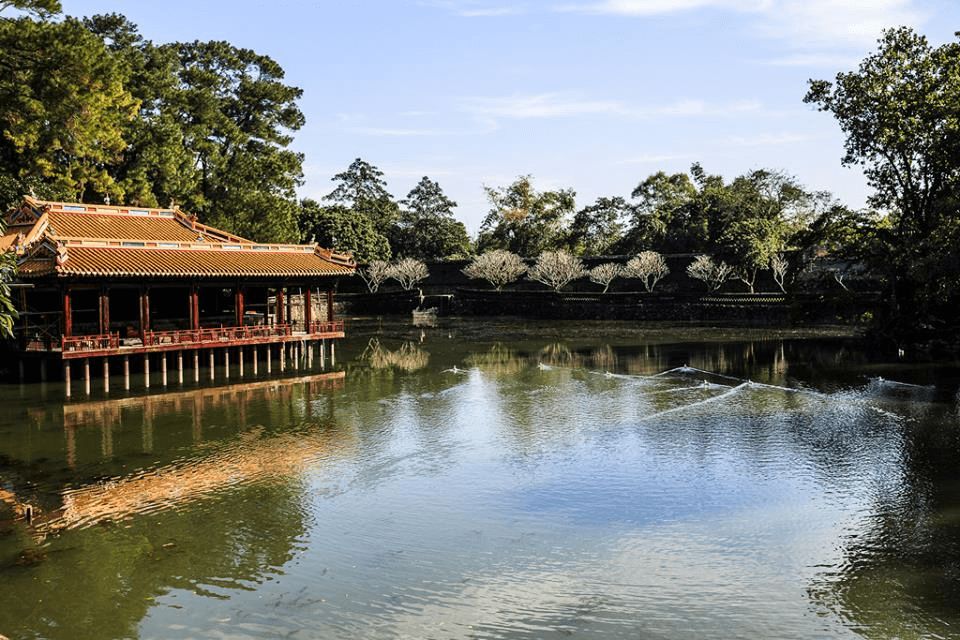 Lăng Tự Đức Huế: Kiến trúc & Bí ẩn lớn nhất (Cập nhật 2025)