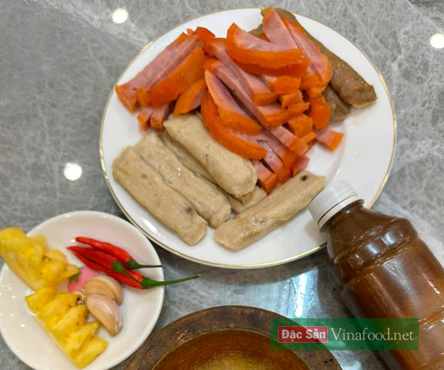 Sỉ Chả Bò Nhỏ Ăn Kèm Mì Quảng, Bún Mắm Nêm